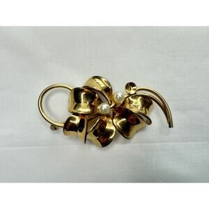 Vintage 1940s Forstner 12K Gold Filled Retro Floral Bow Brooch with Pearls